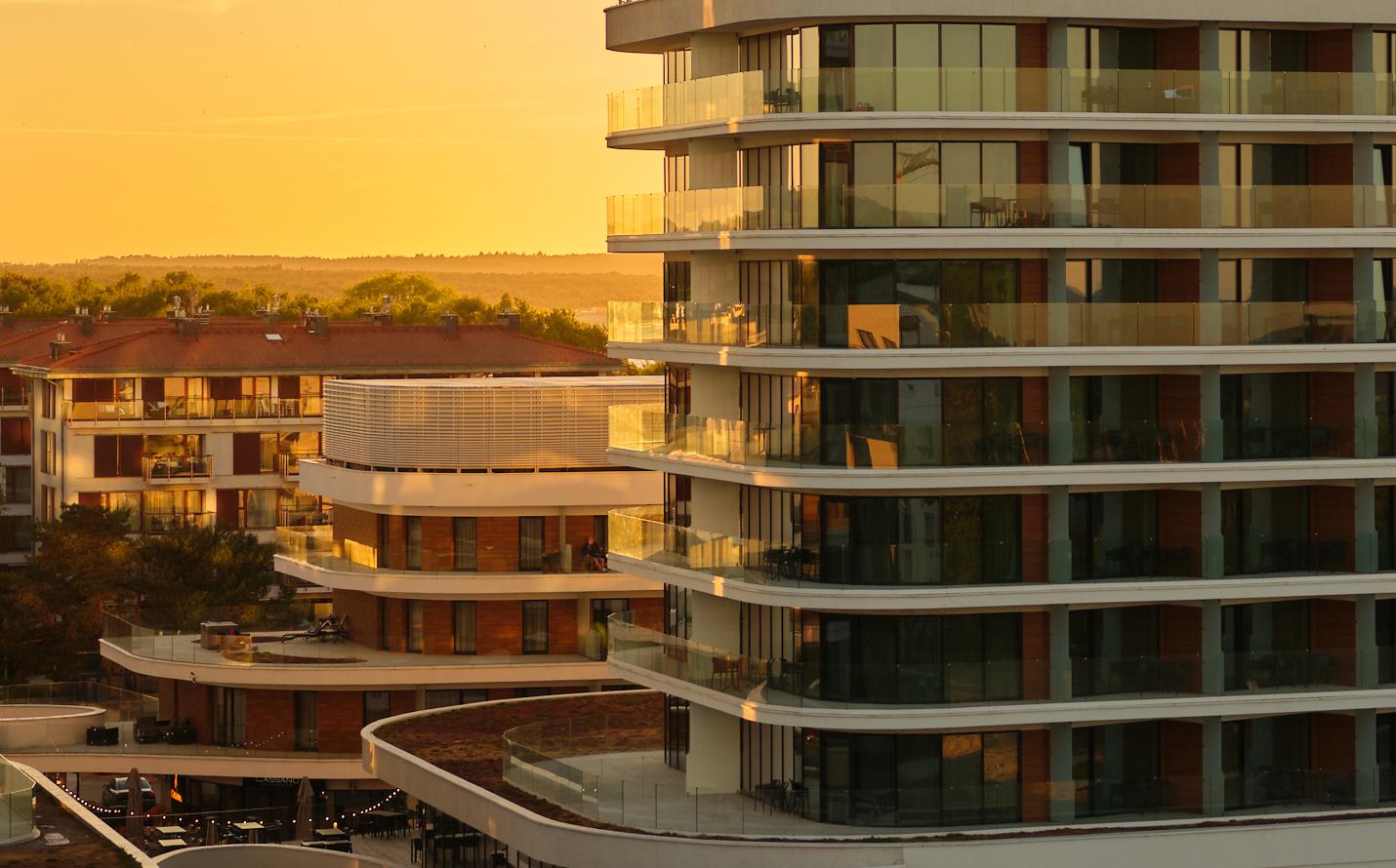 Baltic Park Molo - widok z lotu ptaka przy zachodzie słońca